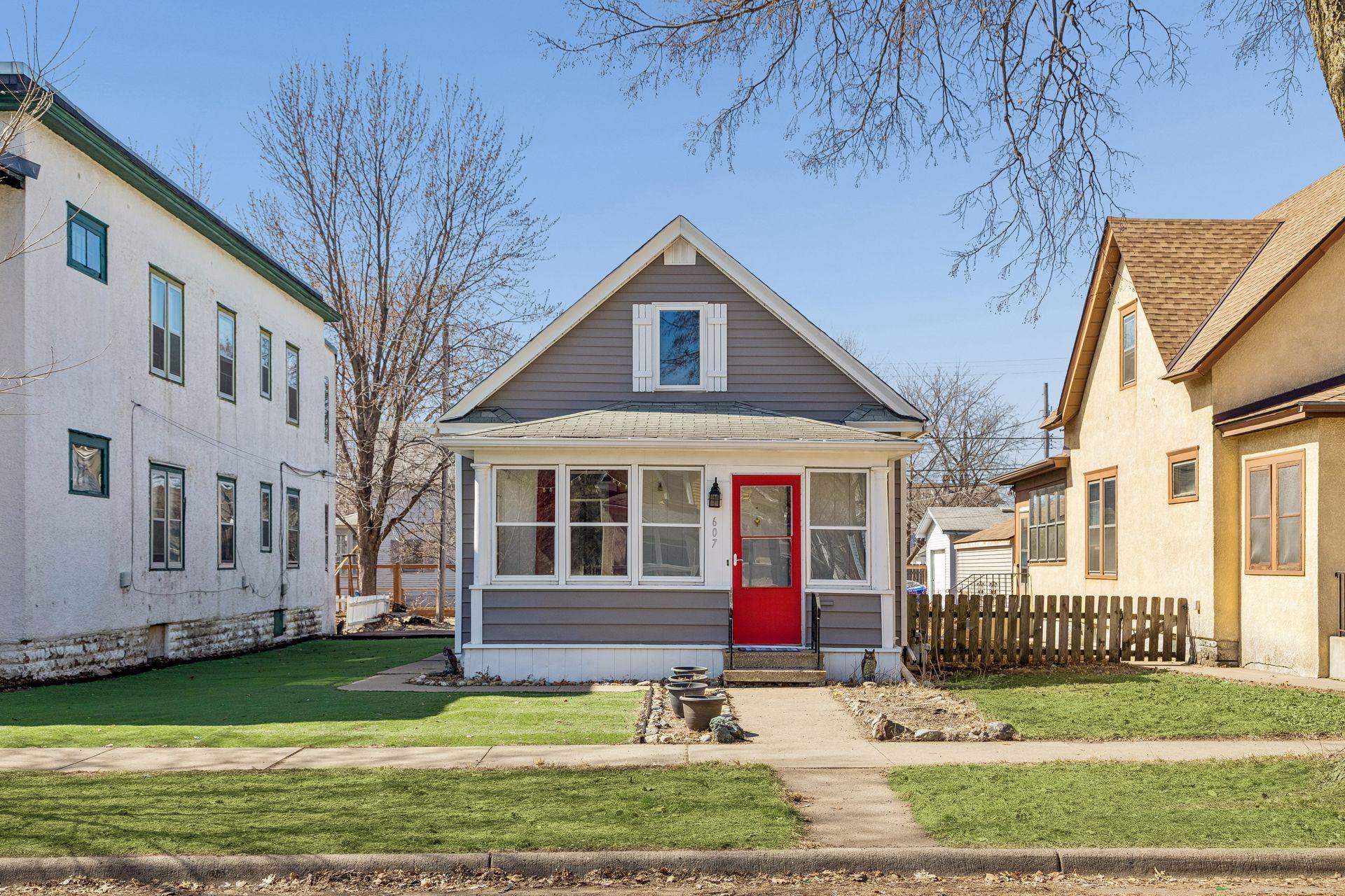 607 Simpson Street St. Paul, MN 55104 - Photo 1 of 39