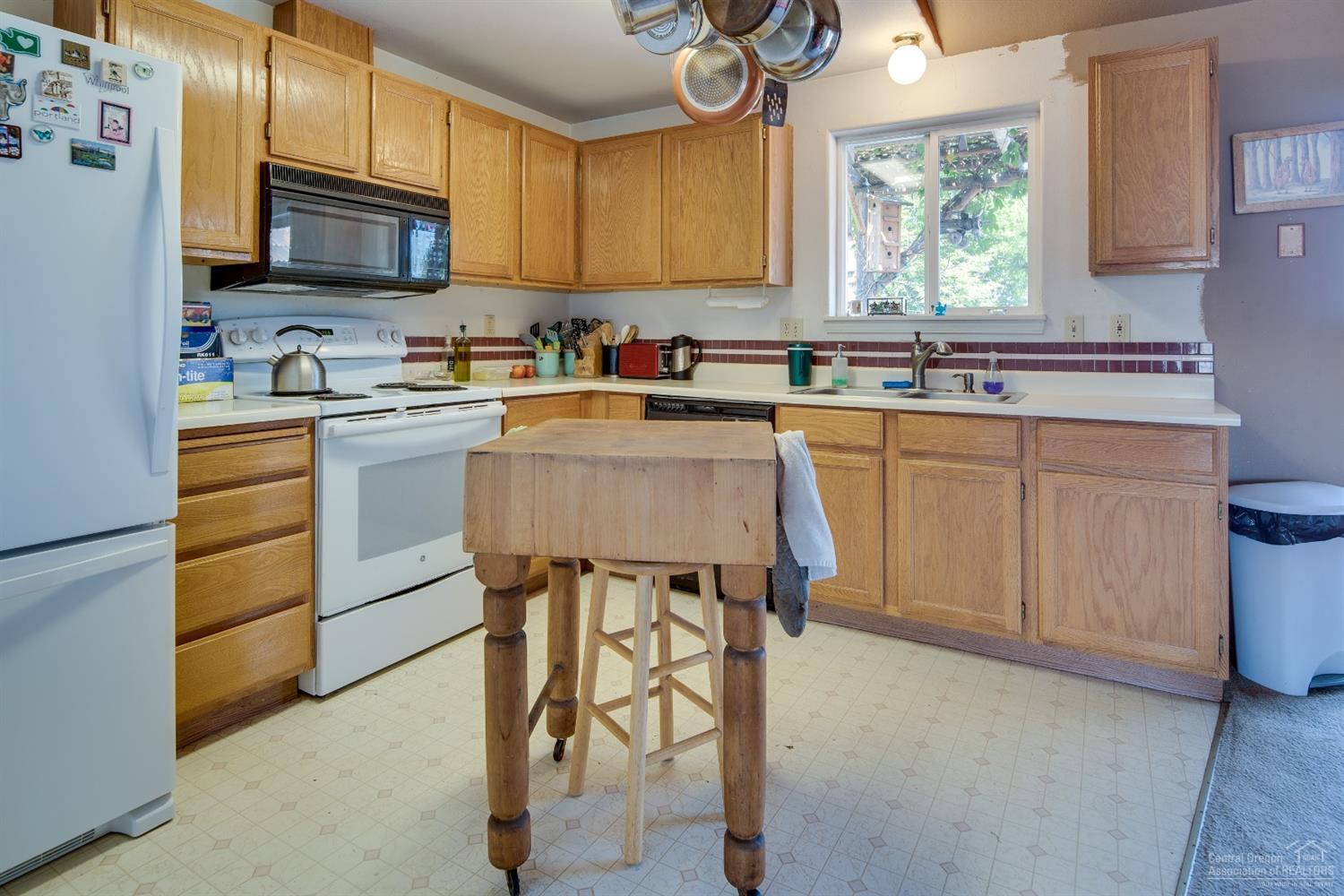 3425 Southwest Quartz Place Redmond, OR 97756 - Photo 10 of 25 Additional Photo