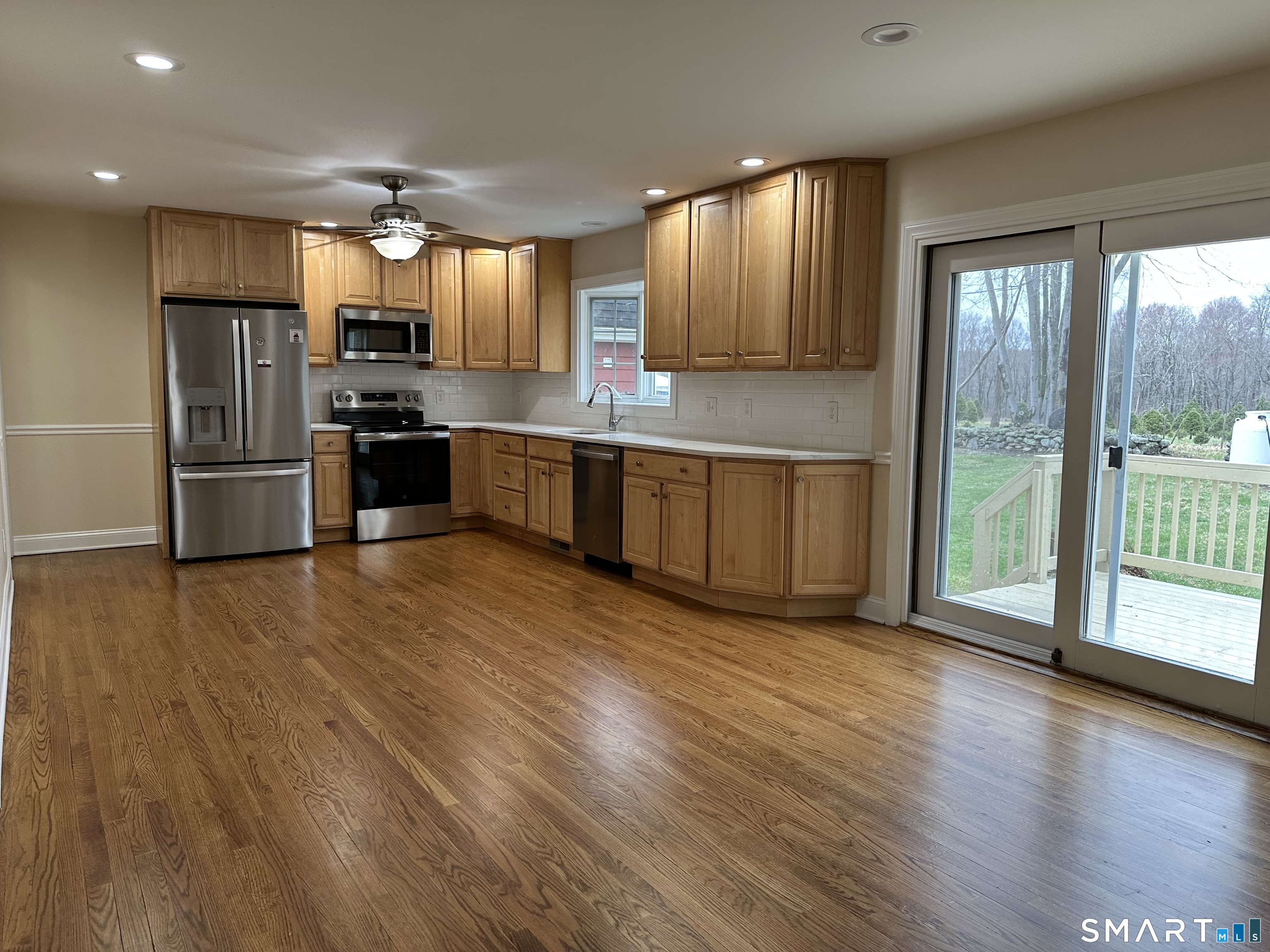 128 Center Road Easton, CT 06612 - Photo 6 of 39