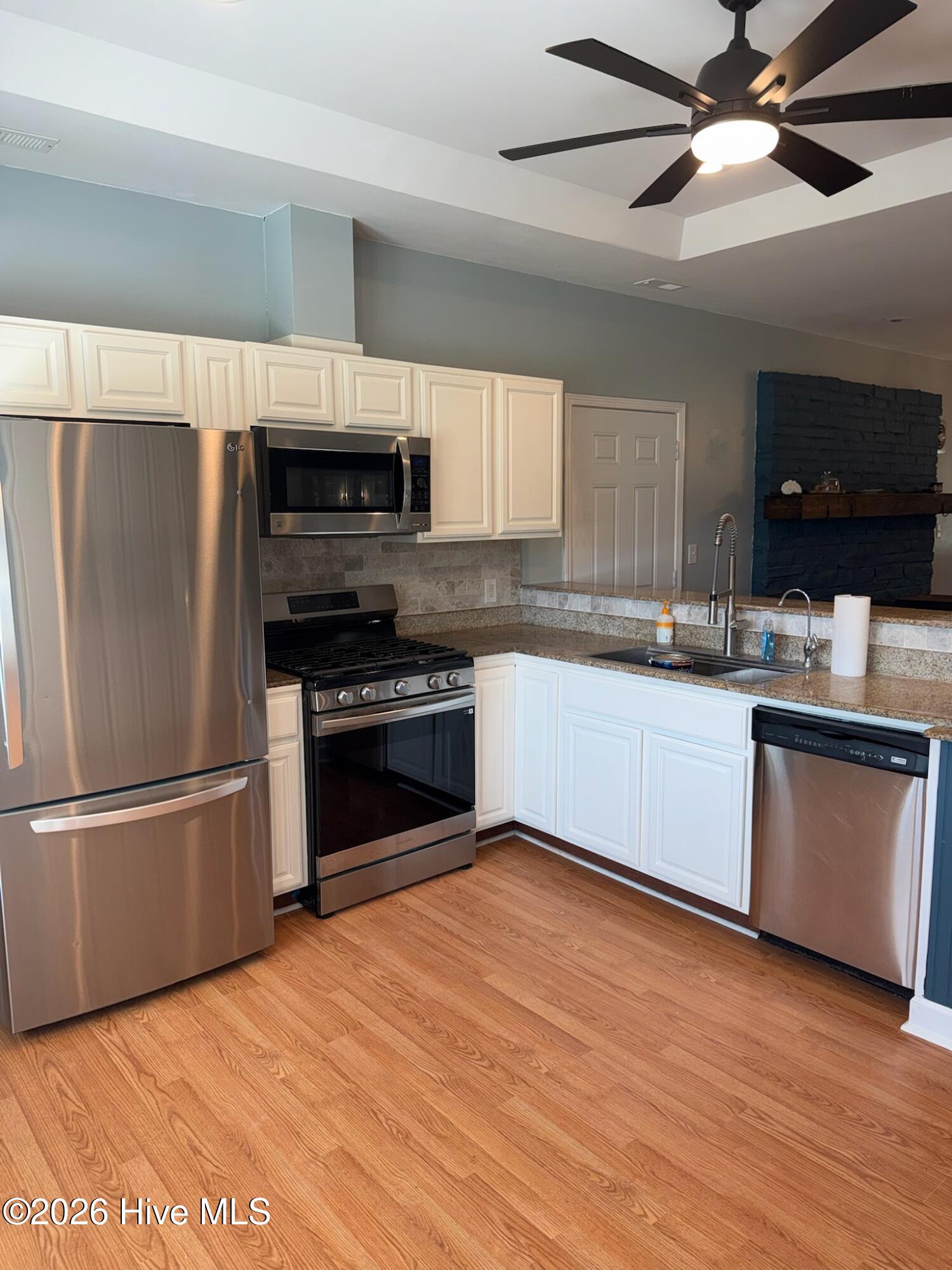 477 Harkers Island Road Beaufort, NC 28516 - Photo 6 of 38 Updated Kitchen Cabinets