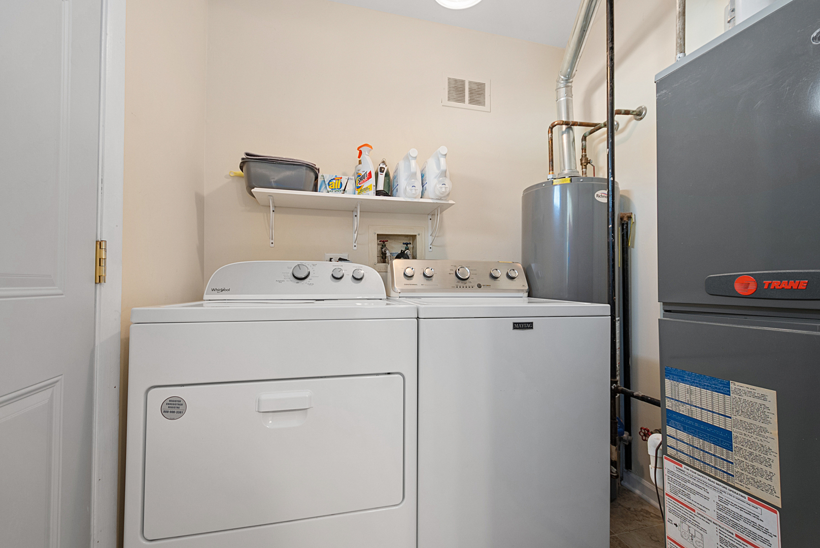 8 Warwick Court Streamwood, IL 60107 - Photo 11 of 14 a utility room with dryer and washer