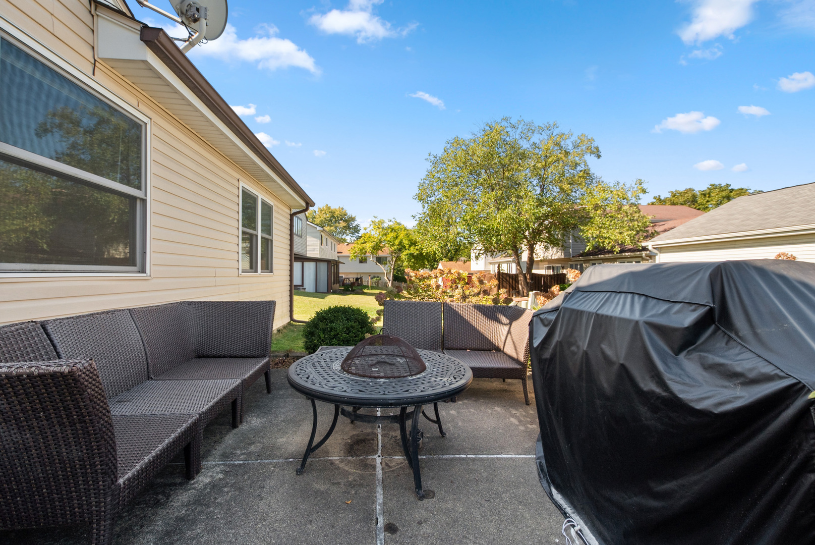 8 Warwick Court Streamwood, IL 60107 - Photo 12 of 14 a view of a patio in backyard