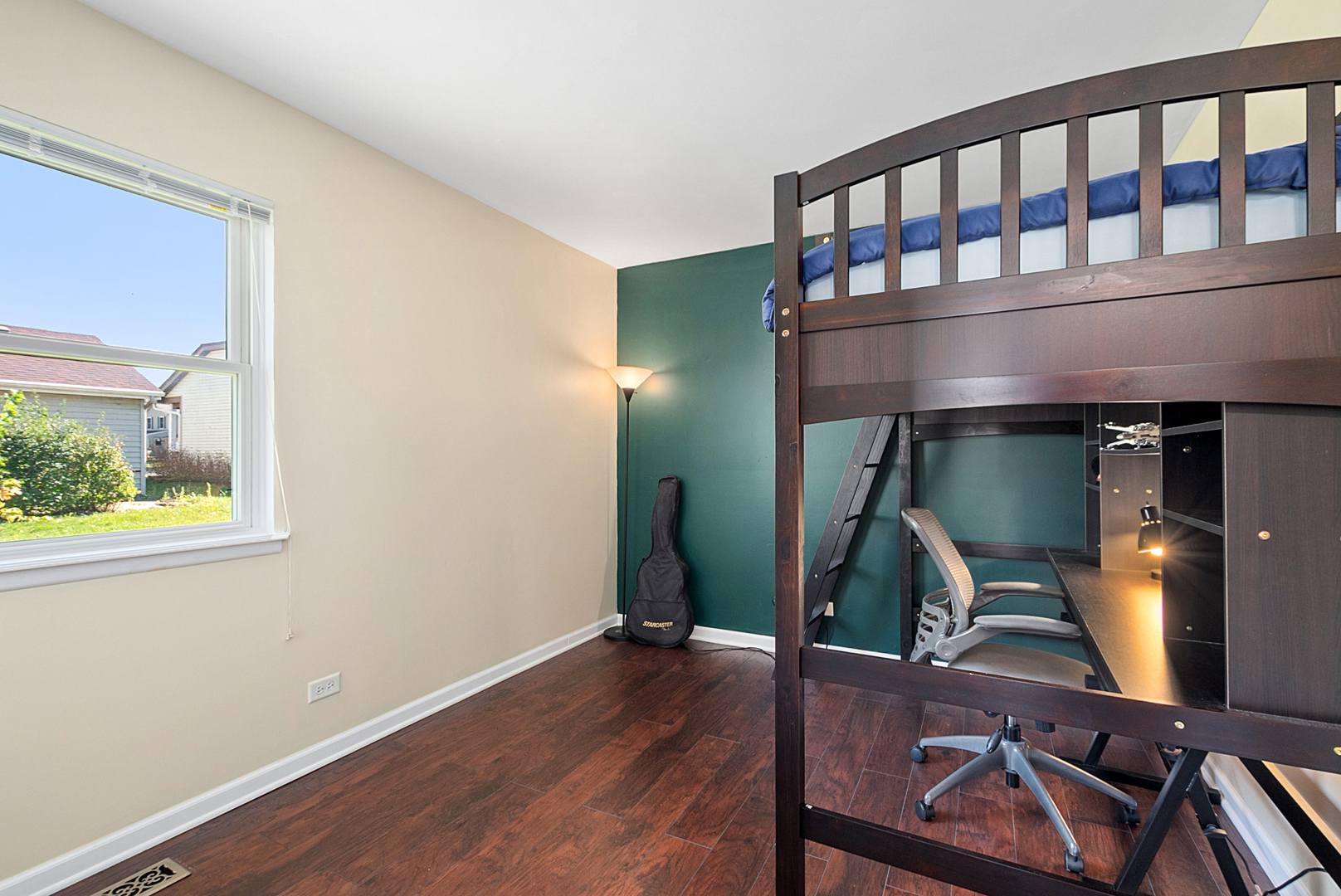 8 Warwick Court Streamwood, IL 60107 - Photo 9 of 14 a view of an entryway with wooden floor