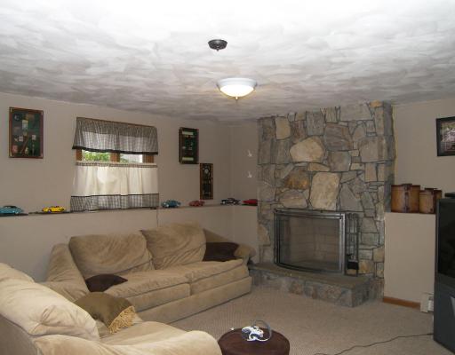 20 Pasture View Lane Cranston, RI 02921 - Photo 10 of 12 Den/Family/Great Room.