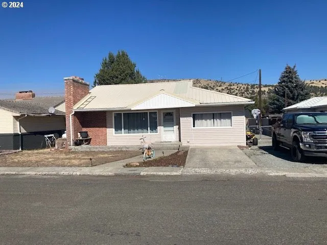 $249,000 | 213 Northwest 4th Avenue, John Day, OR 97845