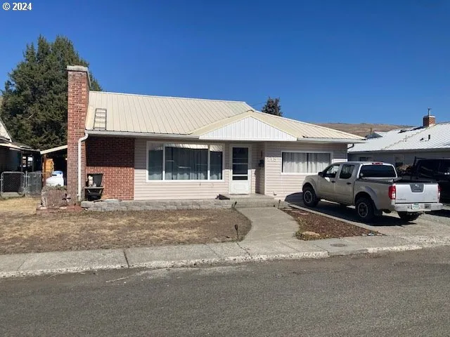 a view of a car park in front of house
