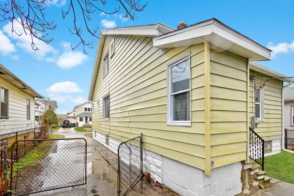 $234,900 | 345 East Goulson Avenue, Hazel Park, MI 48030