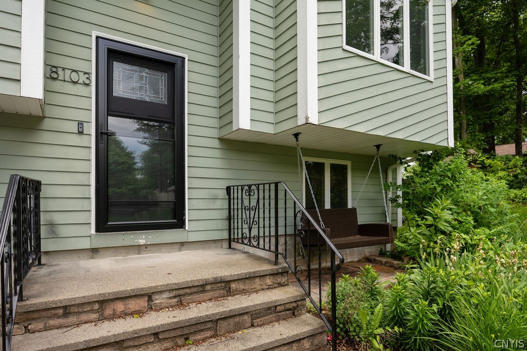 8103 Princess Path Clay, NY 13090 - Photo 3 of 29