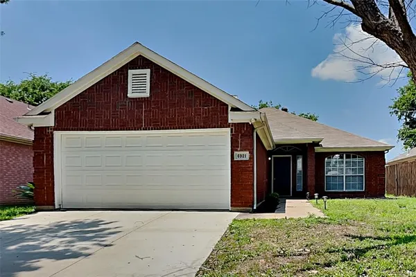 $2,125 | 6921 Black Wing Drive, Fort Worth, TX 76137