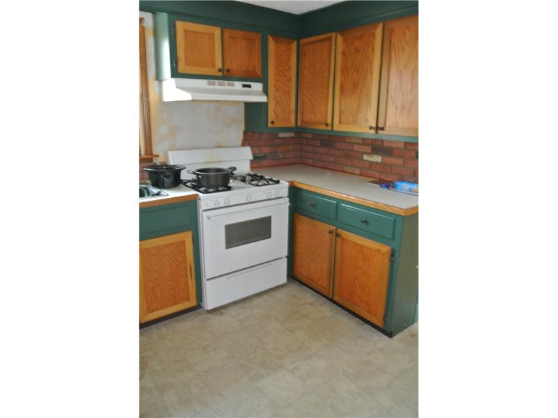 37 Aldrich Road Glocester, RI 02857 - Photo 5 of 12 Kitchen.