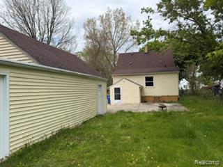 3992 Dallas Avenue Warren, MI 48091 - Photo 4 of 17