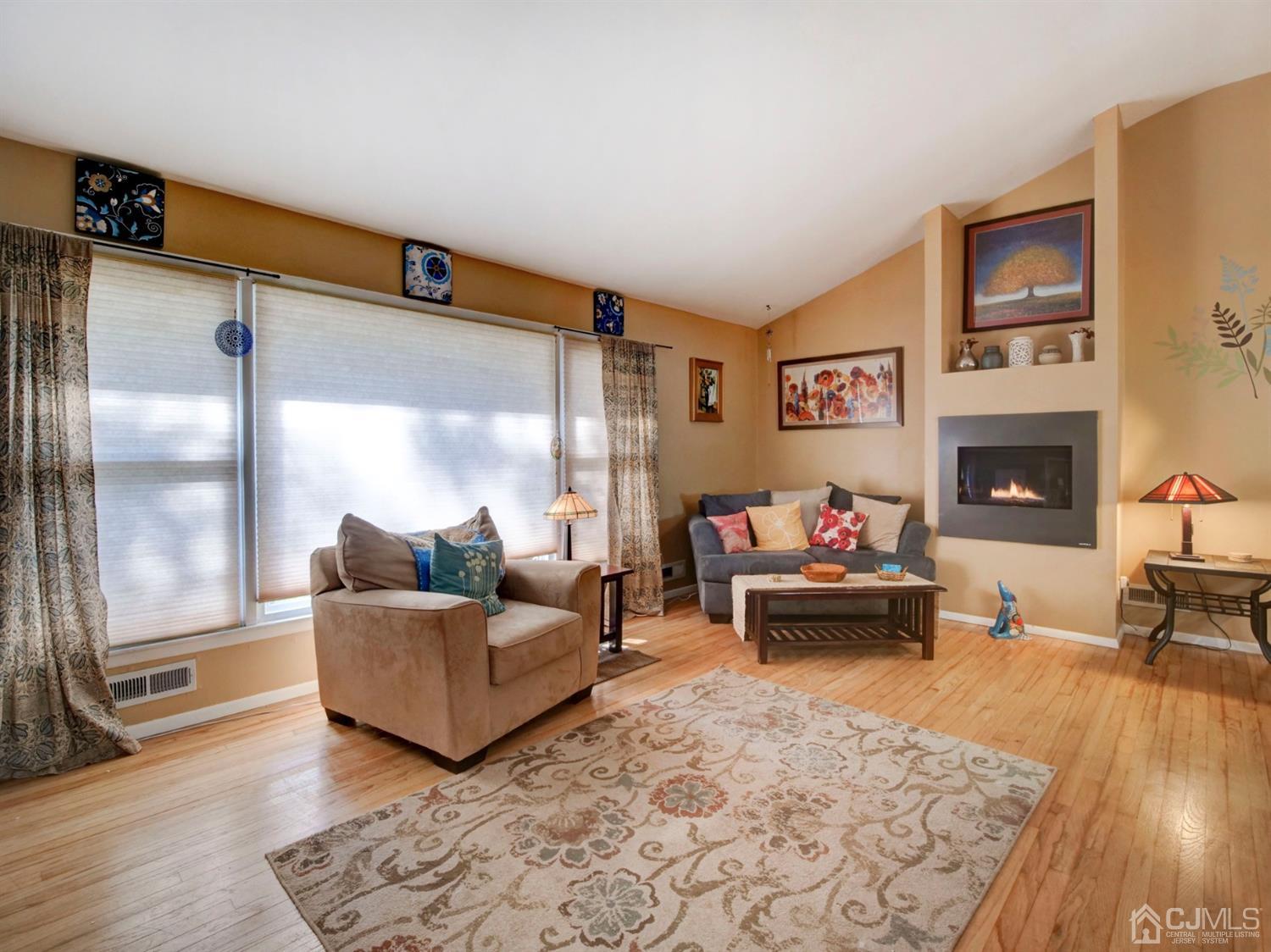 29 Bernard Road East Brunswick, NJ 08816 - Photo 4 of 27 Gallery Image 4