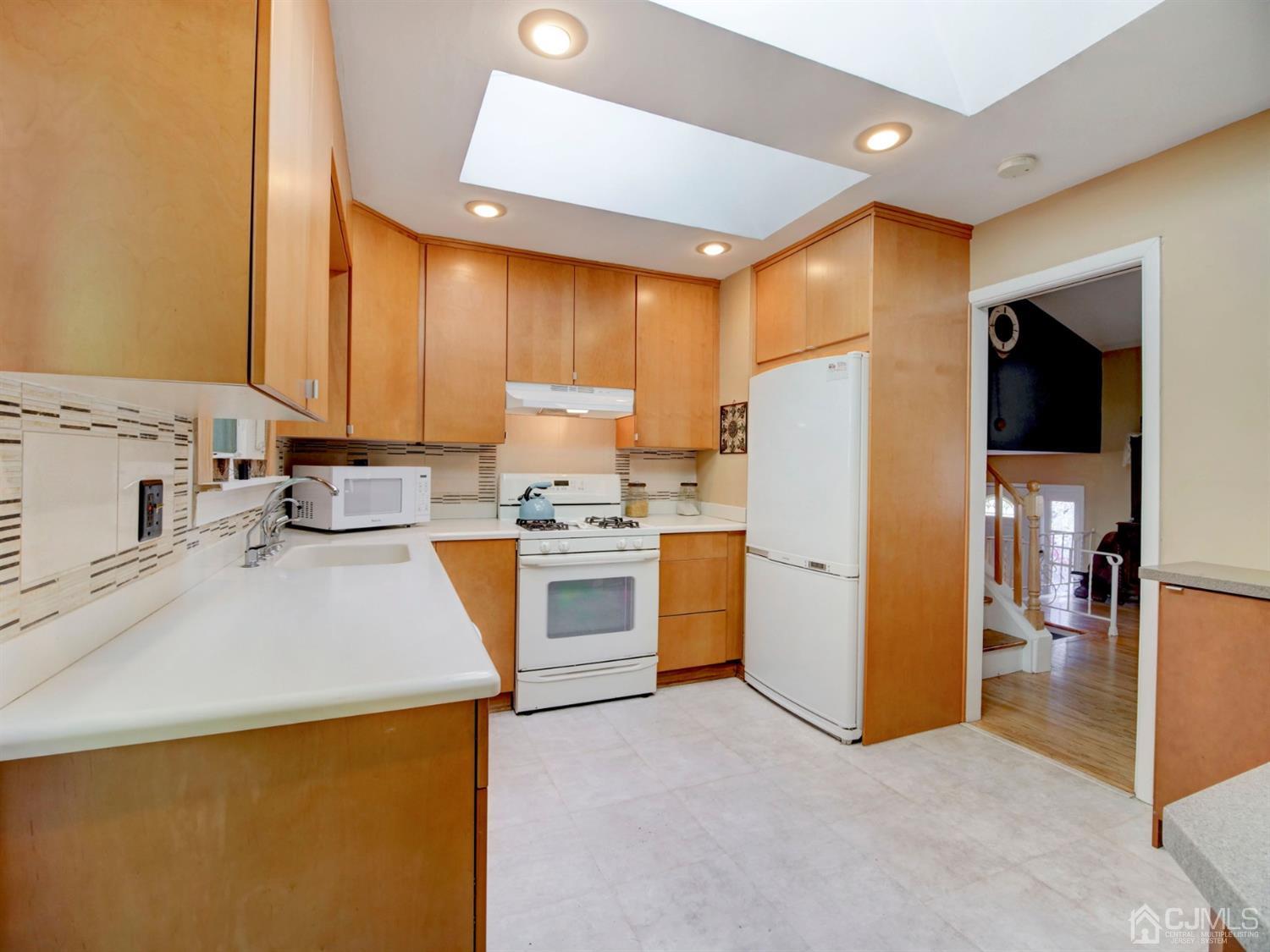 29 Bernard Road East Brunswick, NJ 08816 - Photo 6 of 27 Gallery Image 6