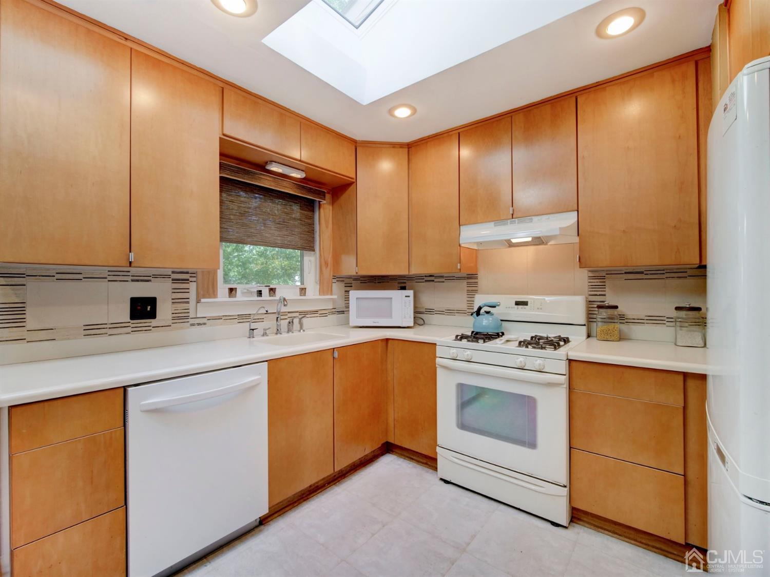 29 Bernard Road East Brunswick, NJ 08816 - Photo 7 of 27 Gallery Image 7