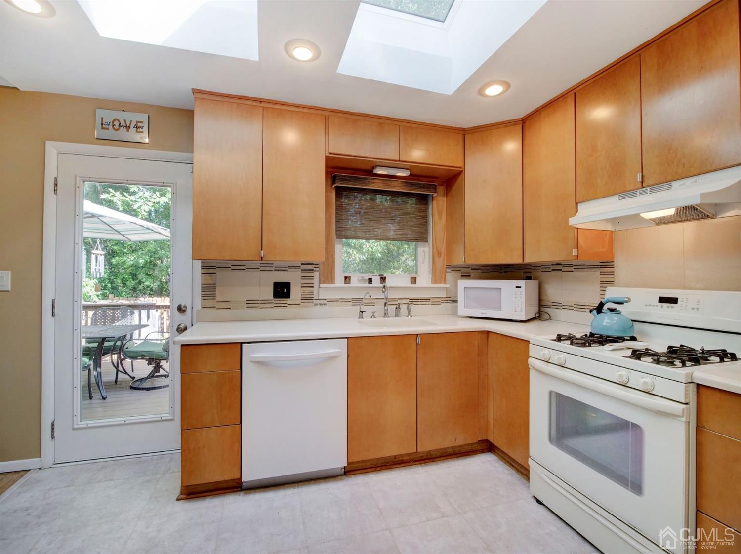 29 Bernard Road East Brunswick, NJ 08816 - Photo 8 of 27 Gallery Image 8