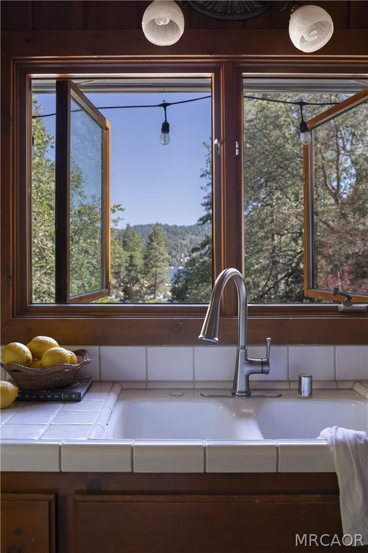 28819 North Shore Road Lake Arrowhead, CA 92352 - Photo 11 of 59 Gallery Image 11