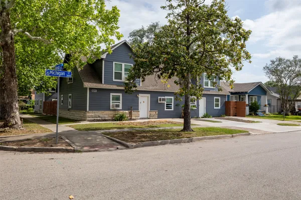 $1,000 | 3420 Michigan Street, Unit 1, Baytown, TX 77520