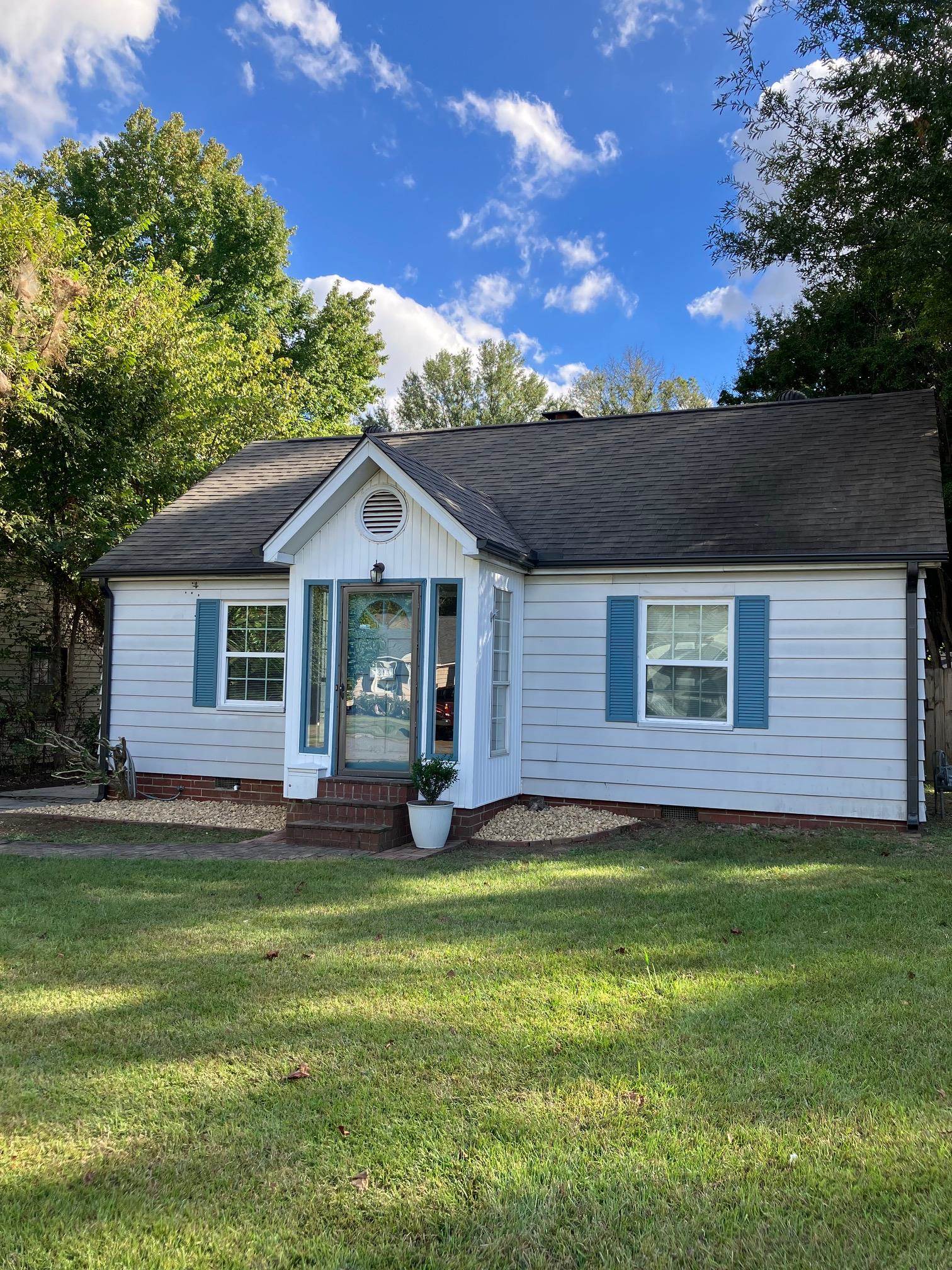 3815 Vanuys Road Memphis, TN 38111 - Photo 8 of 17 a view of a house with a garden