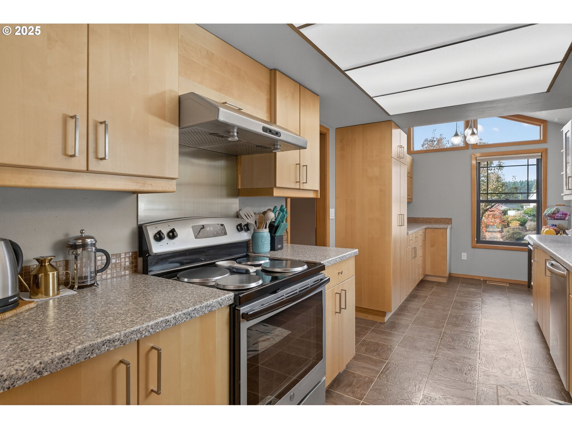 3327 Hillcrest Way Forest Grove, OR 97116 - Photo 4 of 42