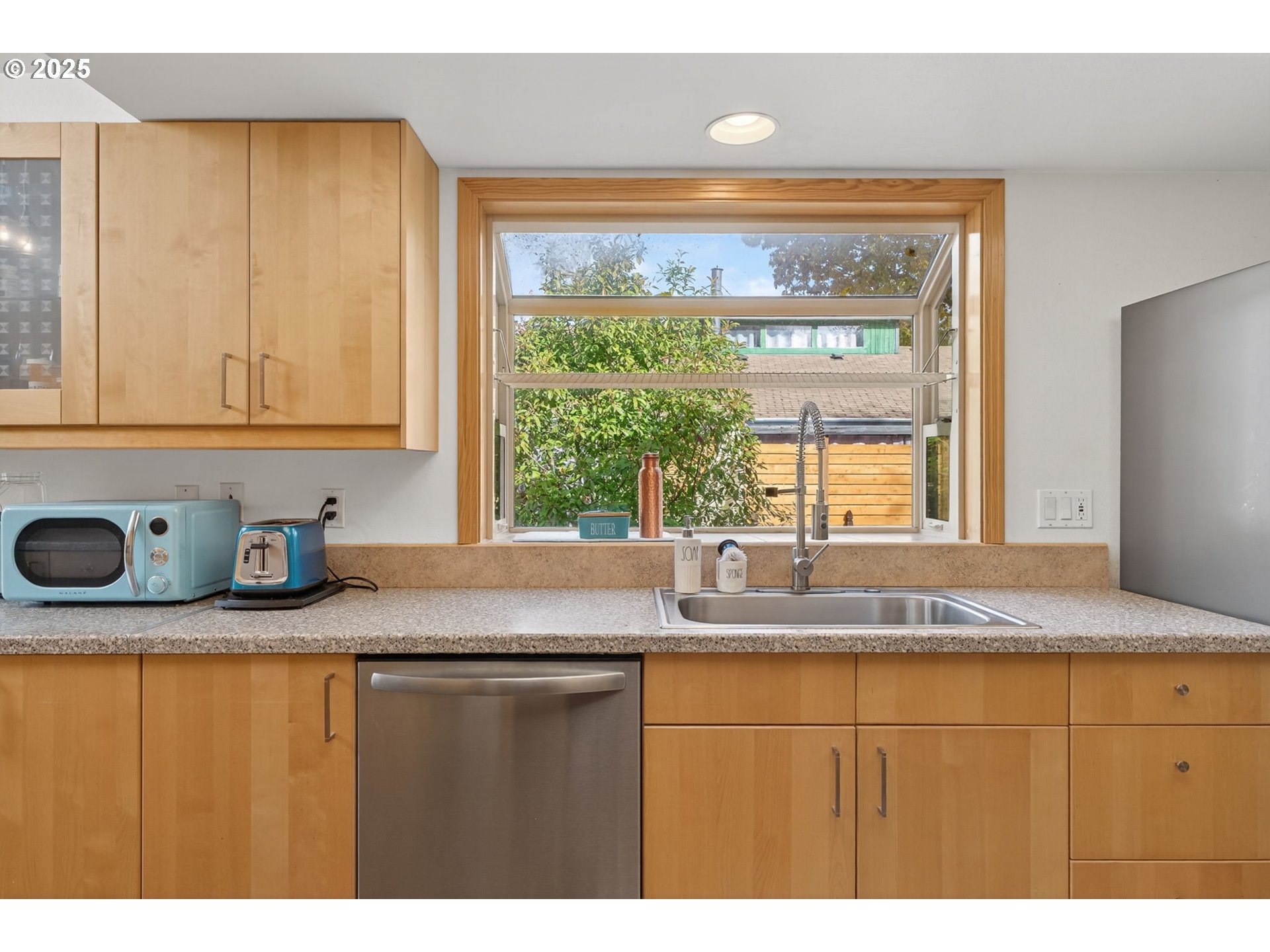 3327 Hillcrest Way Forest Grove, OR 97116 - Photo 5 of 42