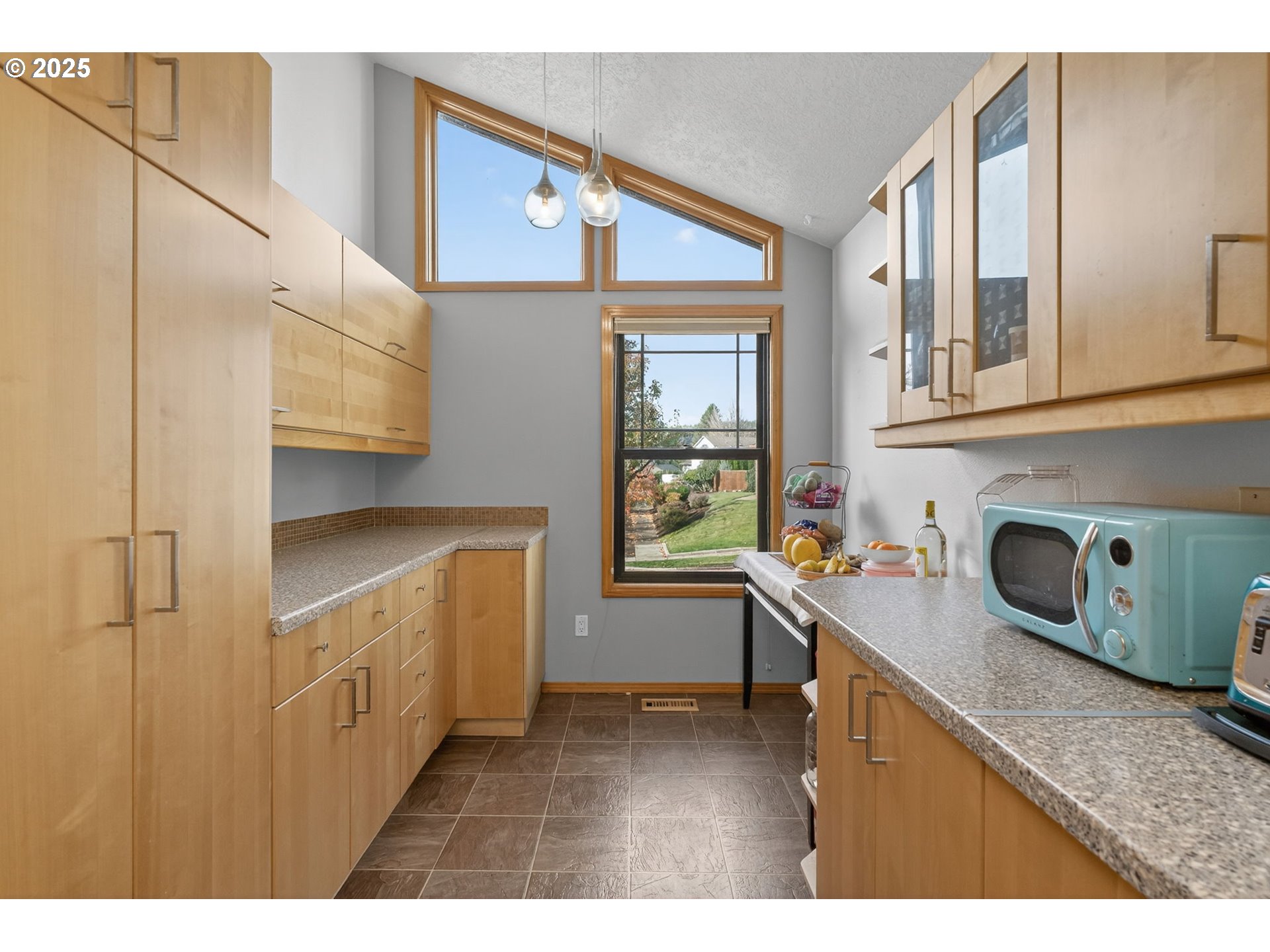 3327 Hillcrest Way Forest Grove, OR 97116 - Photo 6 of 42