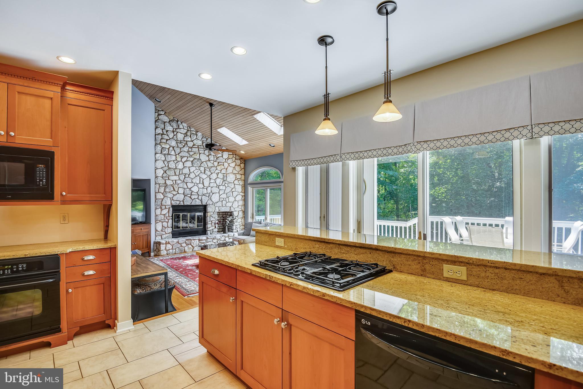 1623 Wyatts Ridge Road Crownsville, MD 21032 - Photo 14 of 45 MAIN LEVEL KITCHEN SHOWING FAMILY ROOM