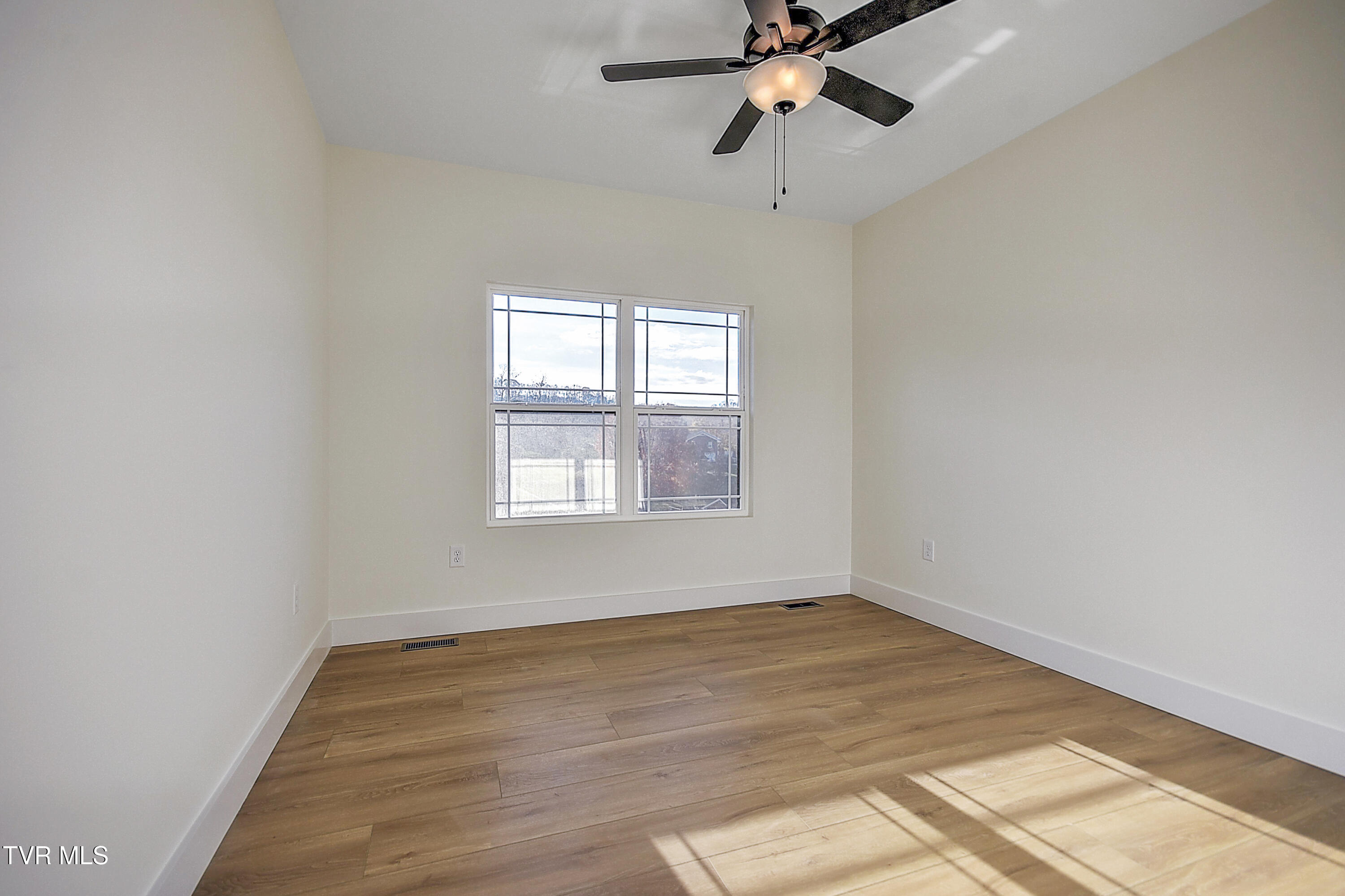 437 Kilkenny Road Kingsport, TN 37664 - Photo 32 of 57 437 Kilkenny GUnit_-36
