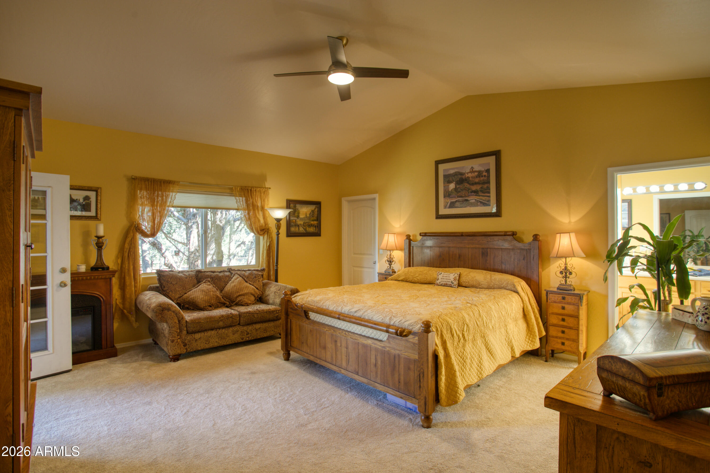 925 Wild Horse Road Show Low, AZ 85901 - Photo 15 of 40 a spacious bedroom with a bed couch chandelier