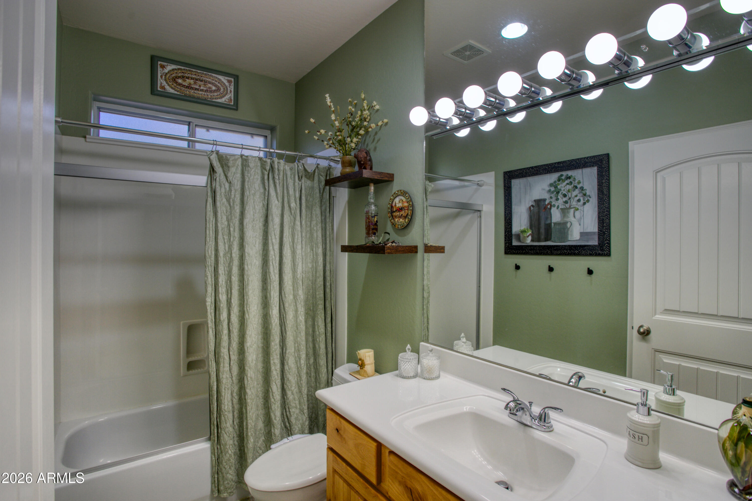 925 Wild Horse Road Show Low, AZ 85901 - Photo 19 of 40 a bathroom with a sink vanity mirror and toilet
