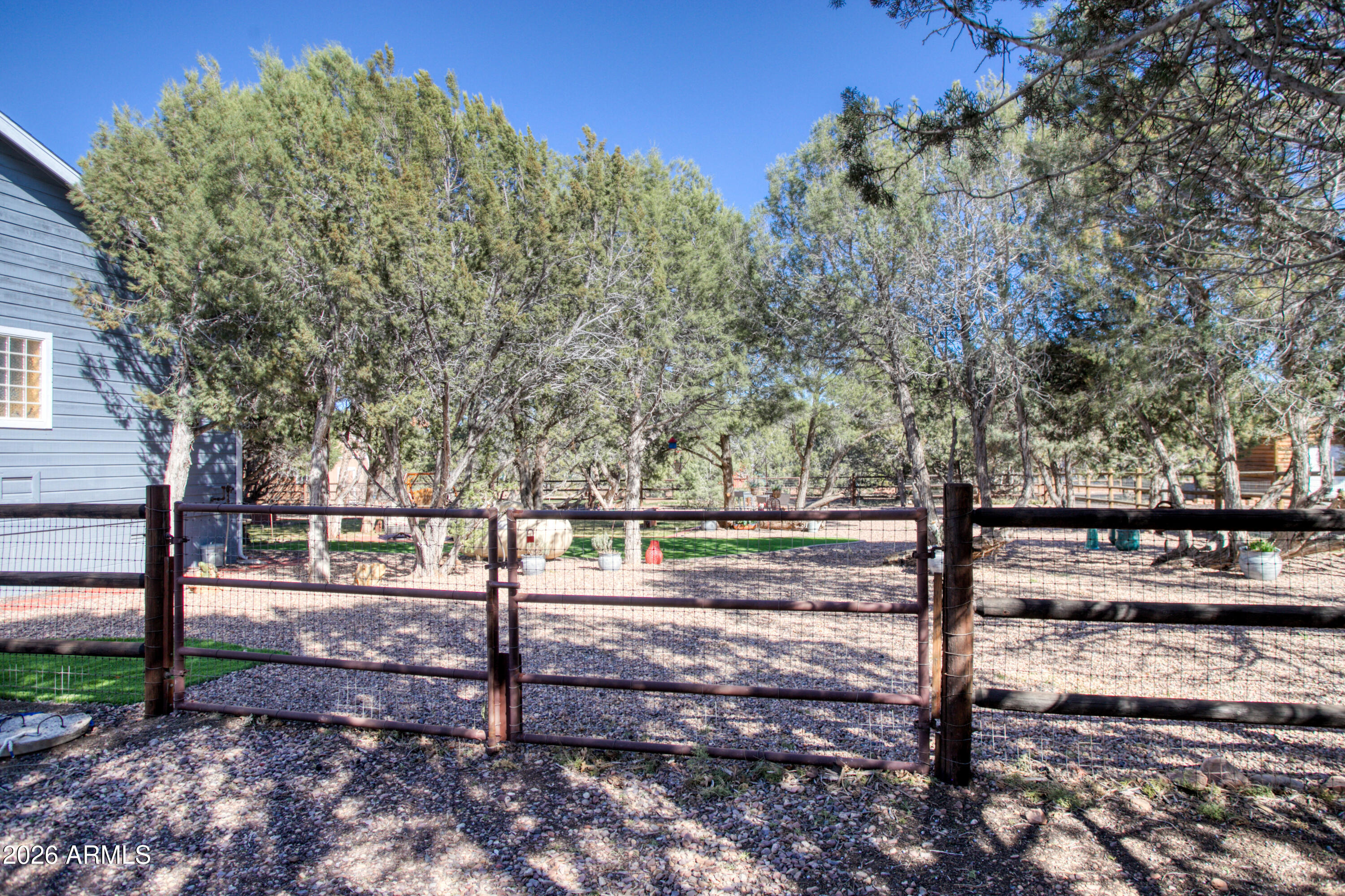 925 Wild Horse Road Show Low, AZ 85901 - Photo 26 of 40 a view of a yard with trees