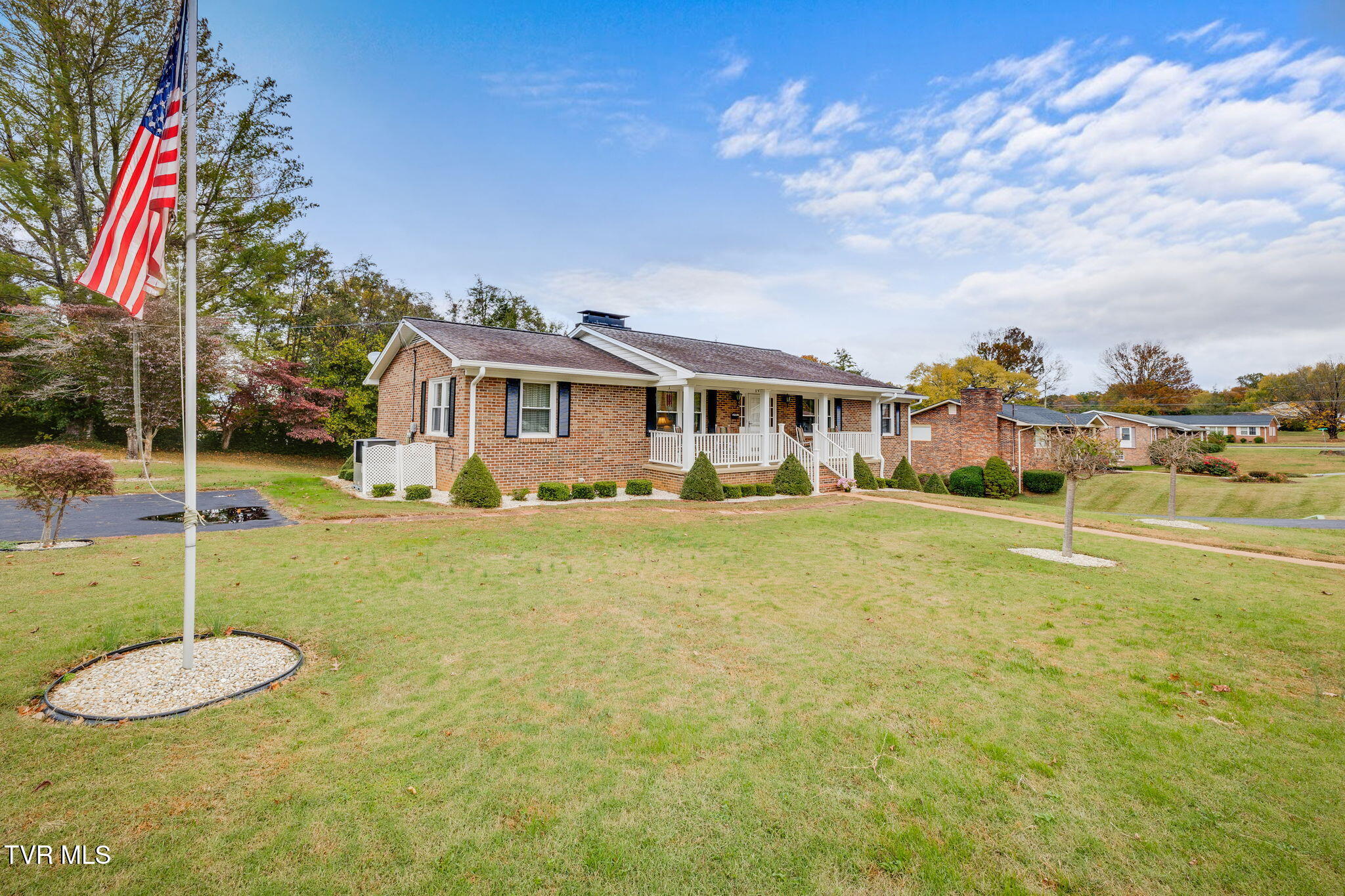 1904 Broadmoor Road Johnson City, TN 37604 - Photo 2 of 30 002