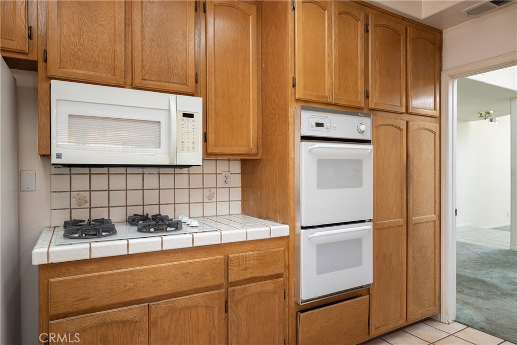 21420 South Perry Street Carson, CA 90745 - Photo 13 of 35