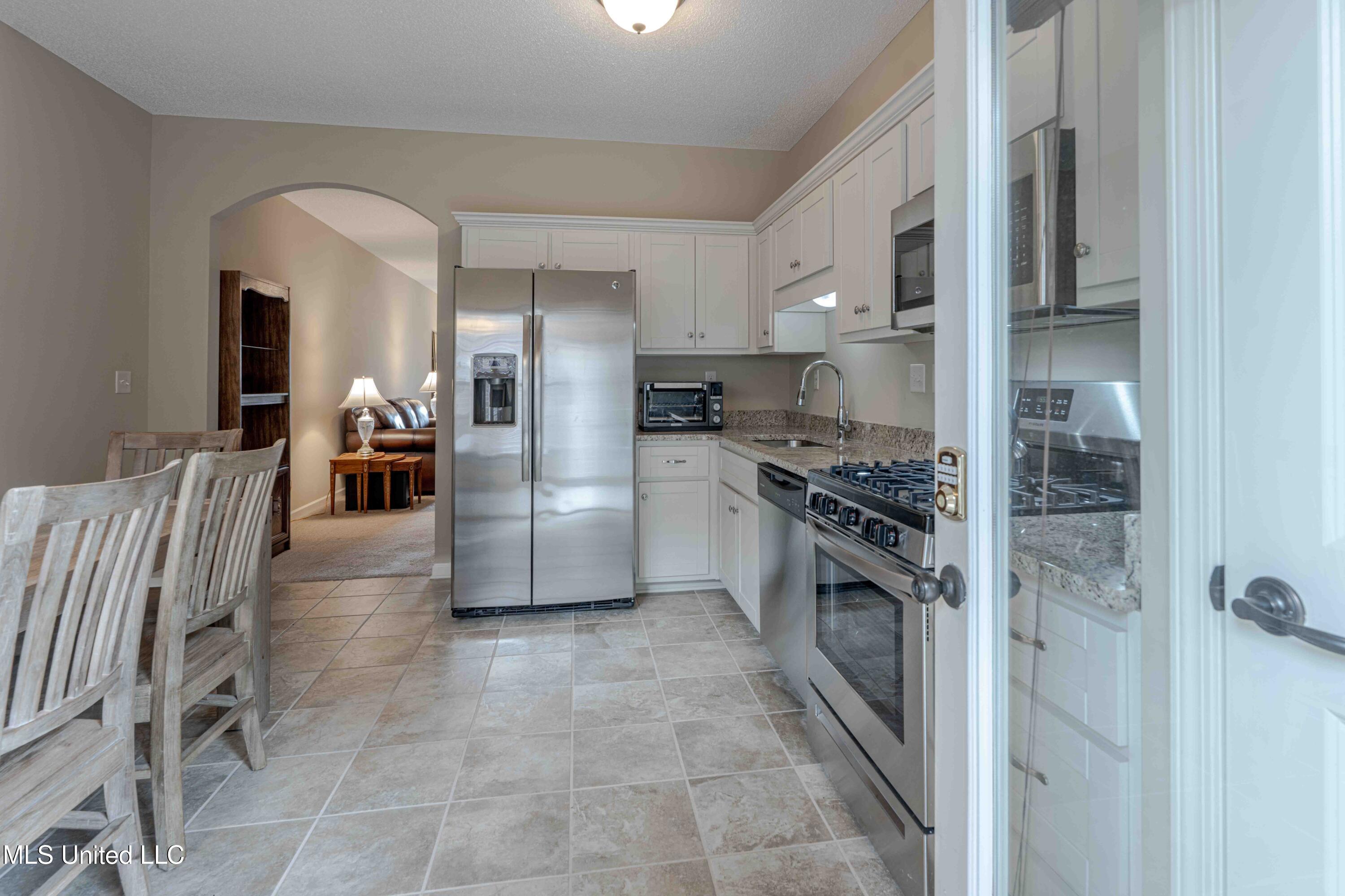 3318 Jade Lane Southaven, MS 38672 - Photo 16 of 30 Kitchen - Dining area-5