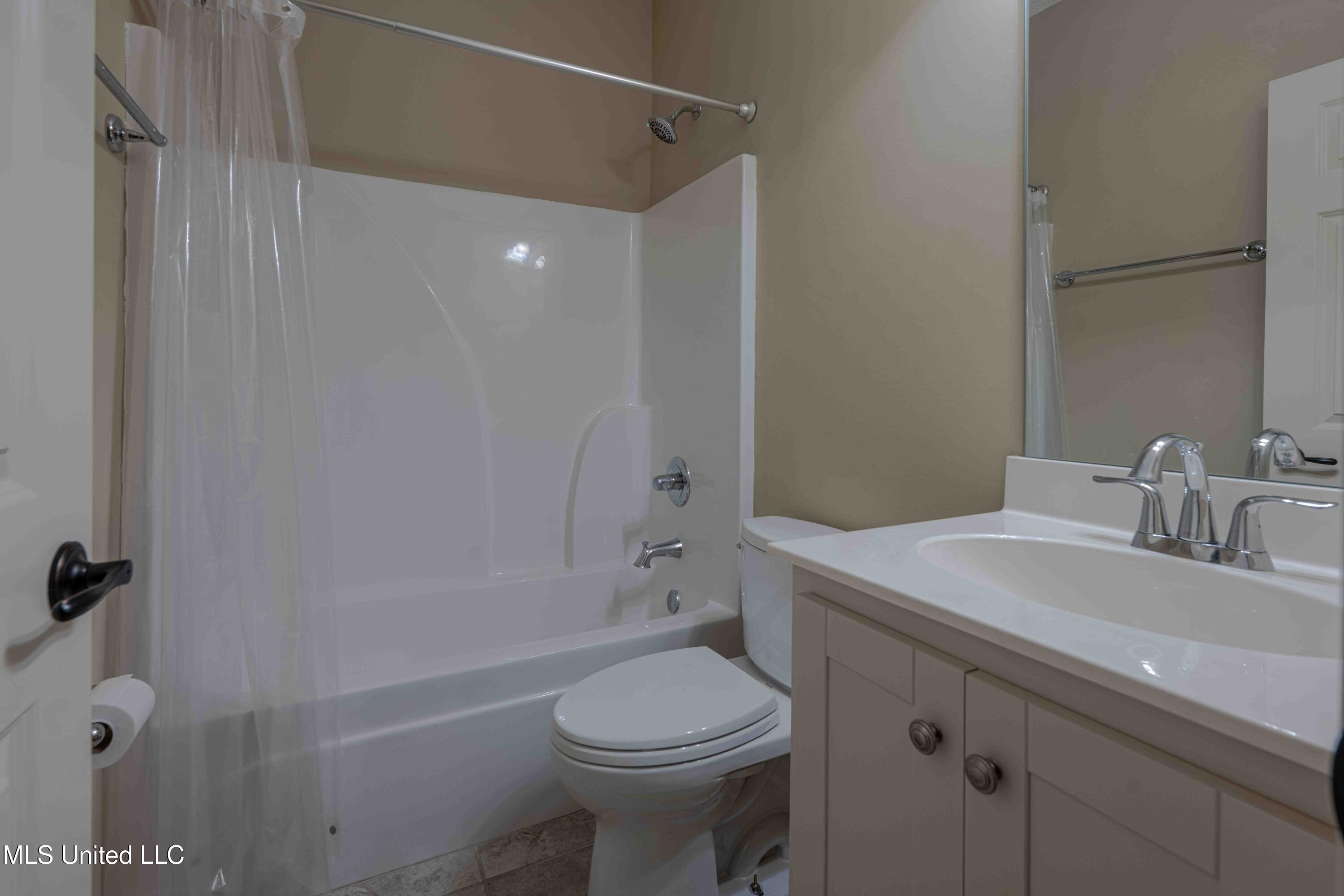 3318 Jade Lane Southaven, MS 38672 - Photo 25 of 30 Bathroom 2-1