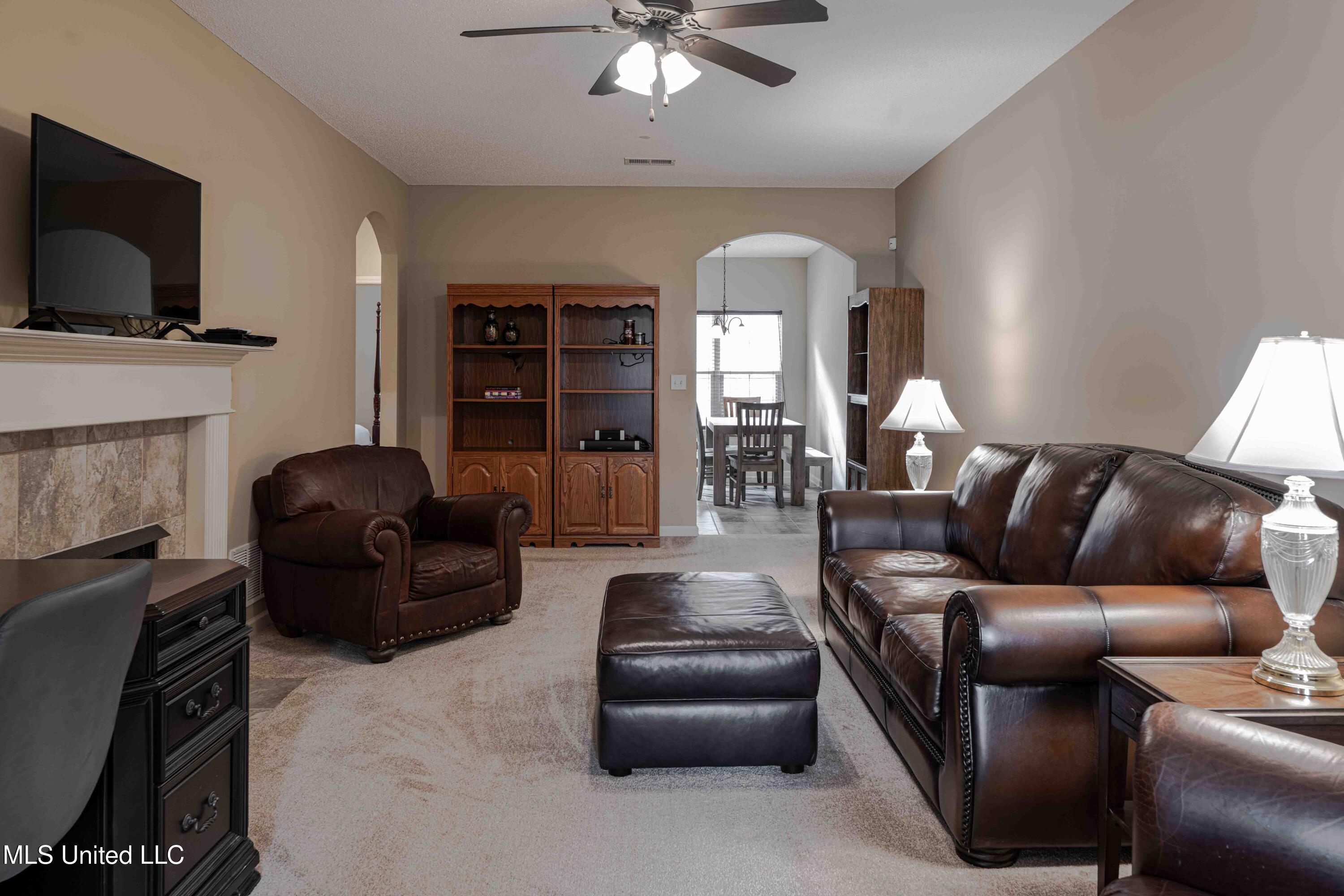 3318 Jade Lane Southaven, MS 38672 - Photo 8 of 30 Living room-1