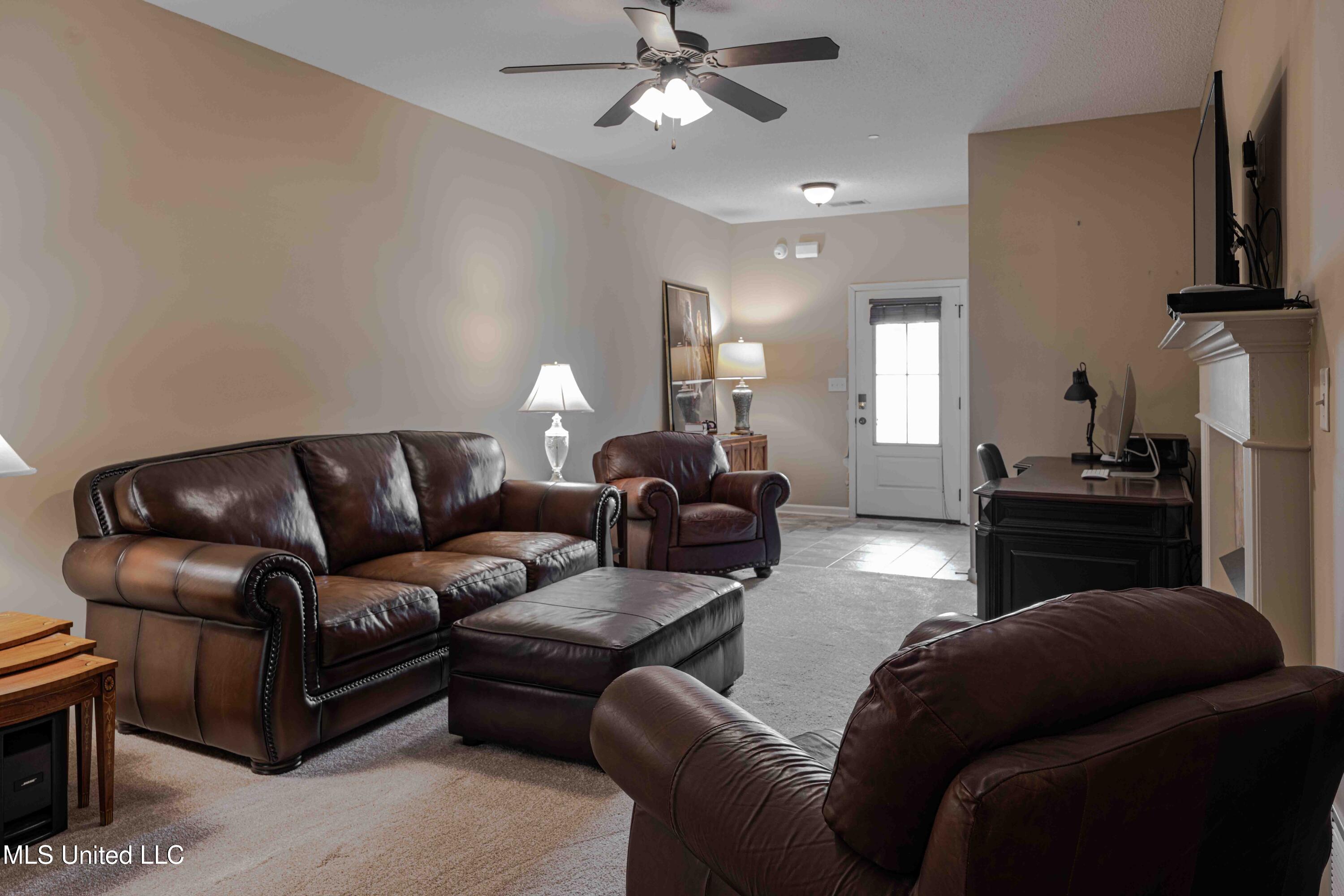 3318 Jade Lane Southaven, MS 38672 - Photo 9 of 30 Living room-2