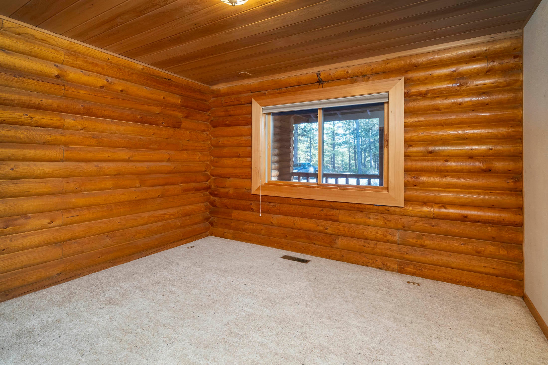 18045 Skyliners Road Bend, OR 97703 - Photo 18 of 27 15 LL bedroom