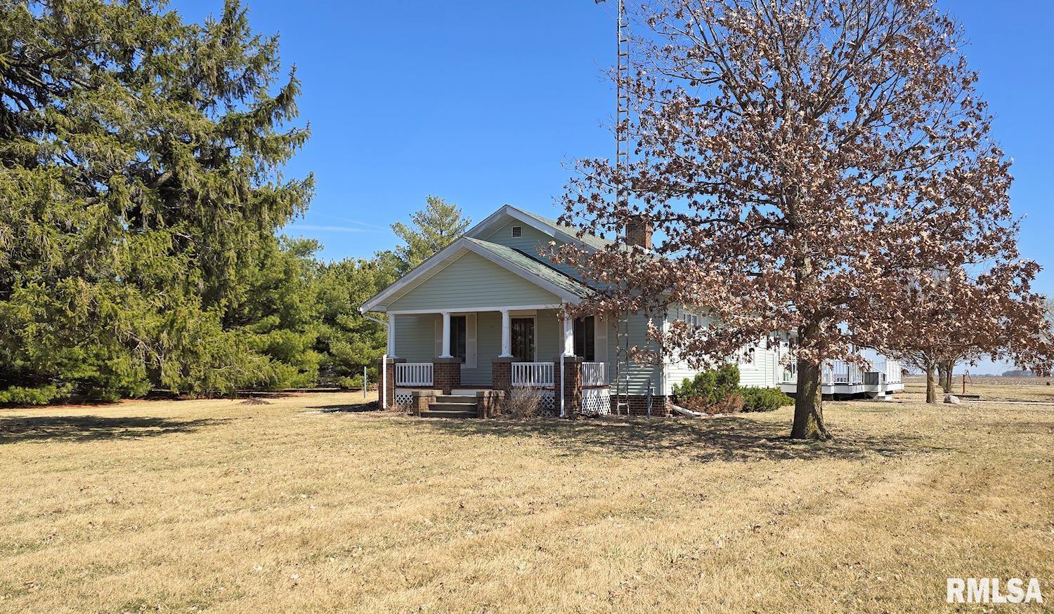 10570 Waverly Road Waverly, IL 62692 - Photo 1 of 20