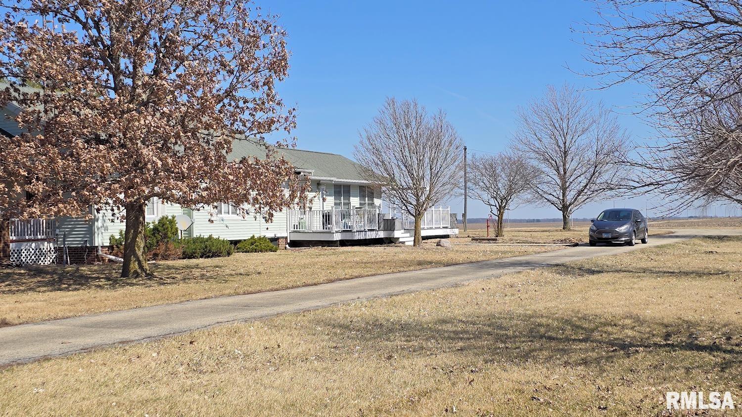 10570 Waverly Road Waverly, IL 62692 - Photo 2 of 20