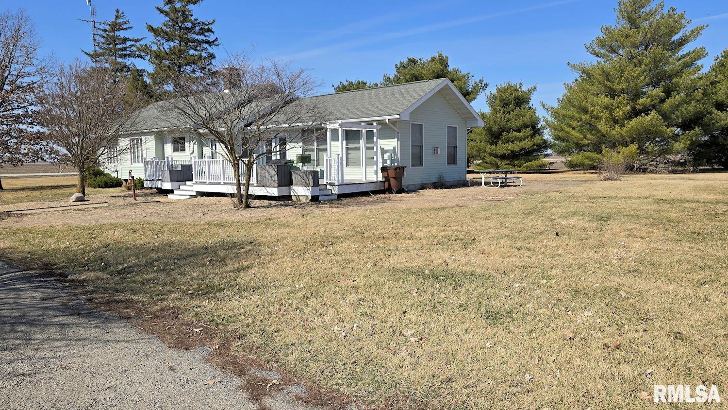 10570 Waverly Road Waverly, IL 62692 - Photo 3 of 20