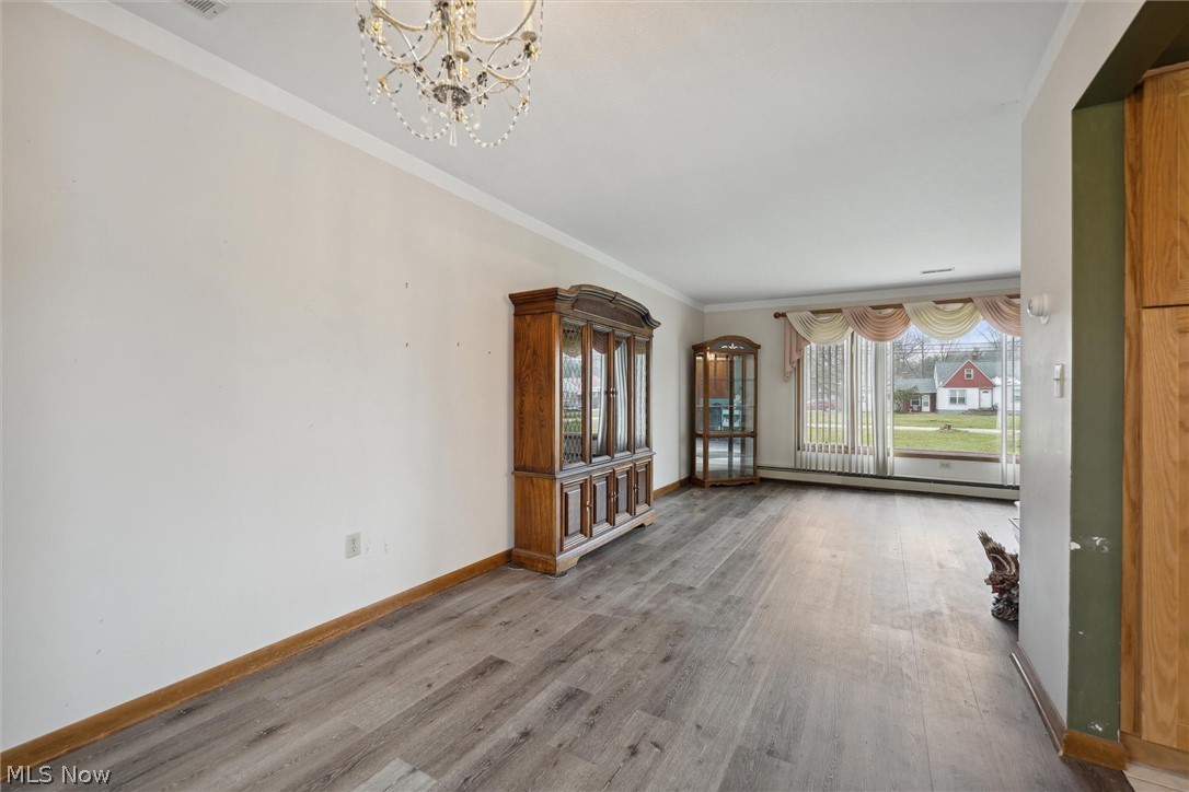 403 Harris Road Richmond Heights, OH 44143 - Photo 3 of 35 Living Room