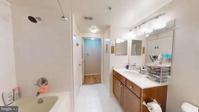 $2,299 | 3835 9th Street North, Unit 302W, Arlington, VA 22203