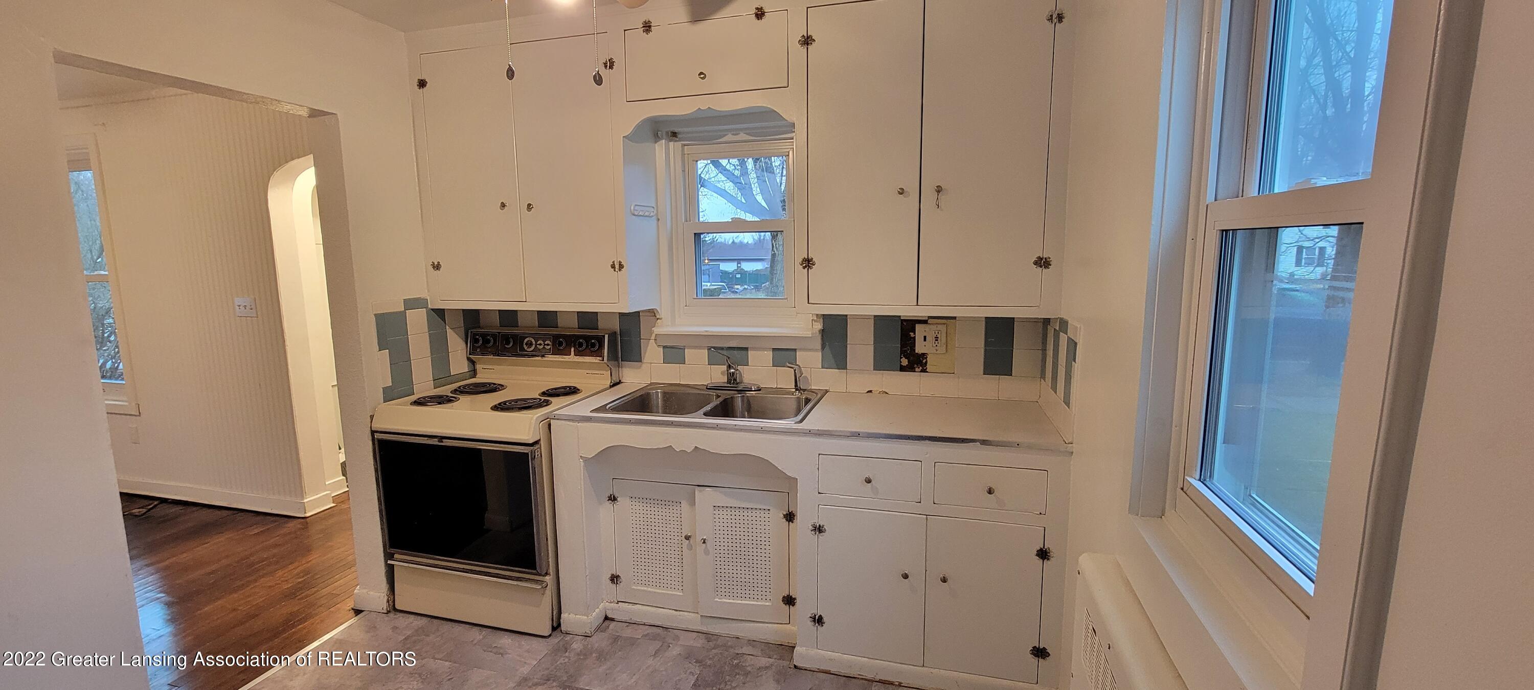 1113 West Miller Road Lansing, MI 48911 - Photo 14 of 28 20230117_145511