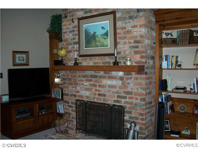 1830 Farringdon Road Midlothian, VA 23113 - Photo 12 of 17 Den/Family/Great Room