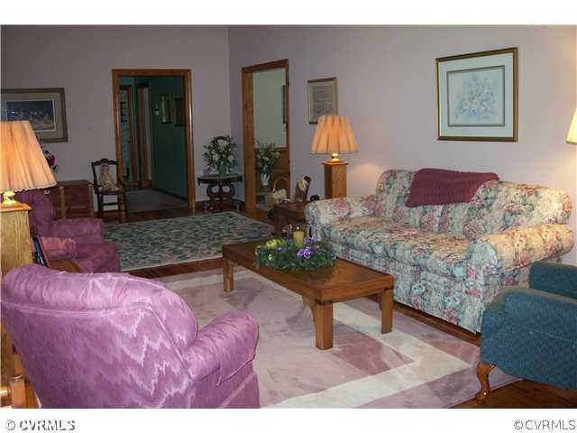 1830 Farringdon Road Midlothian, VA 23113 - Photo 5 of 17 Living Room
