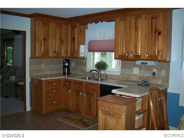 1830 Farringdon Road Midlothian, VA 23113 - Photo 9 of 17 Kitchen