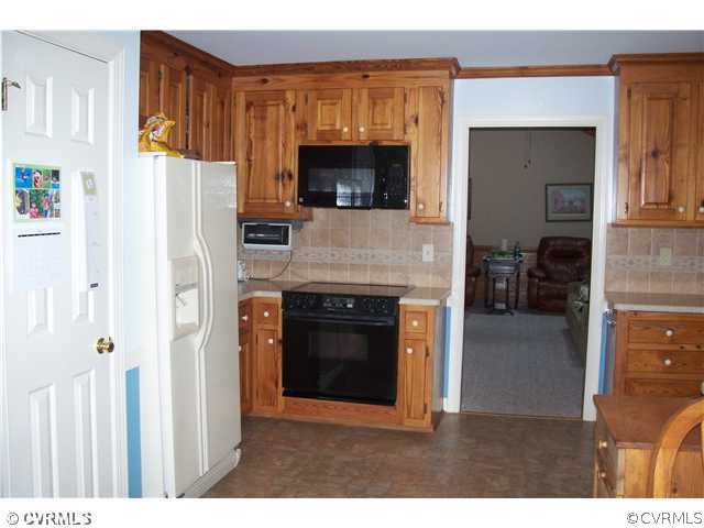1830 Farringdon Road Midlothian, VA 23113 - Photo 10 of 17 Kitchen