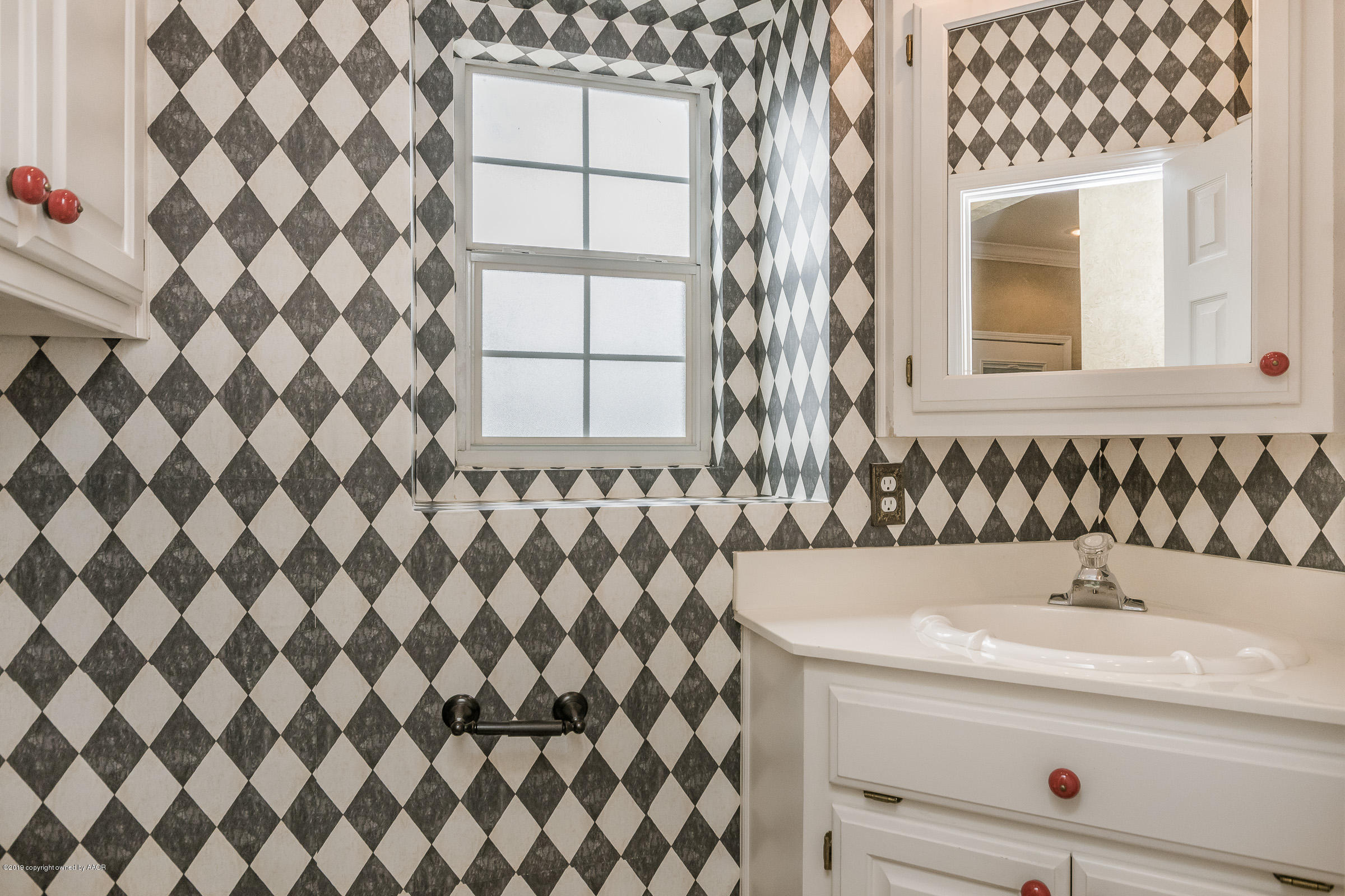 7415 Bayswater Road Amarillo, TX 79119 - Photo 16 of 31 Powder Room
