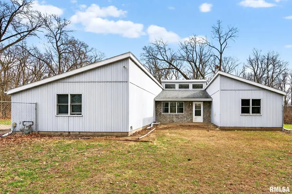 $275,000 | 568 Knox Highway 26, Galesburg, IL 61401