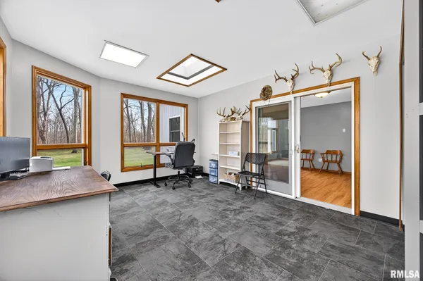 $275,000 | 568 Knox Highway 26, Galesburg, IL 61401